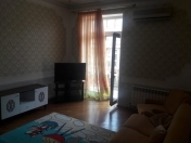 İcarəyə verilir 3 otaqlı 80 m2 köhnə tikili Hüseyn Cavid parkı