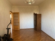 Satılır 3 otaqlı 80 m2 köhnə tikili 8 mkr