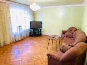 İcarəyə verilir 3 otaqlı 90 m2 köhnə tikili Elmlər Akademiyası m.