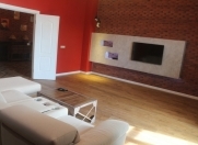 İcarəyə verilir 4 otaqlı 180 m2 yeni tikili Nizami m.