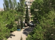 Satılır 4 otaqlı 90 m2 köhnə tikili Yasamal r.
