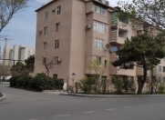 Satılır 3 otaqlı 72 m2 köhnə tikili Elmlər Akademiyası m.
