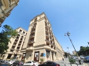 İcarəyə verilir 2 otaqlı 80 m2 köhnə tikili Səbail r.