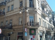 Satılır 7 otaqlı 210 m2 köhnə tikili 28 May m.