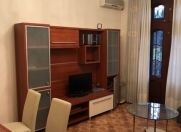 Satılır 3 otaqlı 95 m2 köhnə tikili Yasamal r.
