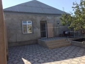 Satılır 4 otaqlı 100 m2 həyət evi Binəqədi r.