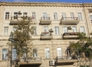 İcarəyə verilir 2 otaqlı 55 m2 köhnə tikili Bridge Plaza