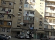 Satılır 3 otaqlı 67 m2 köhnə tikili Ukrayna dairəsi