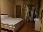 İcarəyə verilir 3 otaqlı 134 m2 köhnə tikili Nəsimi r.