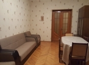 İcarəyə verilir 2 otaqlı 65 m2 köhnə tikili Heydər Əliyev Mərkəzi