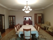 İcarəyə verilir 3 otaqlı 200 m2 yeni tikili Nizami m.