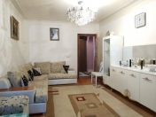 Satılır 2 otaqlı 70 m2 köhnə tikili Elmlər Akademiyası m.