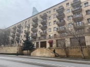 Satılır 2 otaqlı 55 m2 köhnə tikili Elmlər Akademiyası m.