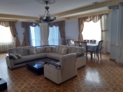 İcarəyə verilir 3 otaqlı 150 m2 yeni tikili Səbail r.