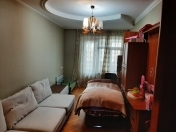 Satılır 3 otaqlı 100 m2 köhnə tikili Gənclik m.