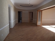 Satılır 5 otaqlı 204 m2 yeni tikili 28 May m.