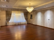 Satılır 5 otaqlı 240 m2 yeni tikili 28 May m.