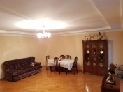 Satılır 5 otaqlı 128 m2 köhnə tikili 8 km