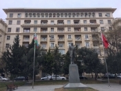 Satılır 2 otaqlı 70 m2 köhnə tikili Gənclik m.