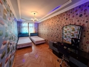 Satılır 3 otaqlı 70 m2 köhnə tikili İnşaatçılar m.