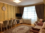 Satılır 2 otaqlı 76 m2 yeni tikili Qara Qarayev m.