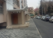 Satılır 4 otaqlı 110 m2 köhnə tikili Gənclik m.