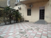 Satılır 4 otaqlı 138 m2 obyekt Sahil m.