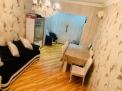 Satılır 3 otaqlı 90 m2 köhnə tikili İnşaatçılar m.
