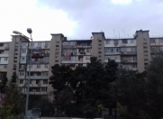 Satılır 4 otaqlı 90 m2 köhnə tikili Neapol dairəsi