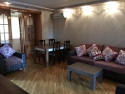 Satılır 2 otaqlı 70 m2 köhnə tikili Gənclik m.