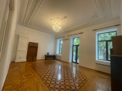 İcarəyə verilir 6 otaqlı 170 m2 ofis 28 May m.