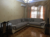 Satılır 2 otaqlı 60 m2 köhnə tikili Xalqlar Dostluğu m.