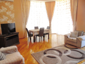 İcarəyə verilir 4 otaqlı 220 m2 yeni tikili 28 May m.