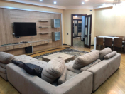 İcarəyə verilir 4 otaqlı 210 m2 yeni tikili Bakı Dövlət Universiteti