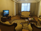 İcarəyə verilir 4 otaqlı 150 m2 yeni tikili Nizami m.