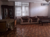 İcarəyə verilir 4 otaqlı 180 m2 yeni tikili Nizami m.