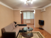 İcarəyə verilir 2 otaqlı 60 m2 köhnə tikili Elmlər Akademiyası m.