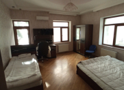 İcarəyə verilir 6 otaqlı 300 m2 həyət evi 28 May m.
