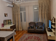 Satılır 3 otaqlı 100 m2 köhnə tikili Axundov bağı