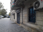 İcarəyə verilir 18 otaqlı 380 m2 ofis Şah İsmayıl Xətai m.