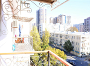 Satılır 2 otaqlı 75 m2 köhnə tikili Səməd Vurğun parkı