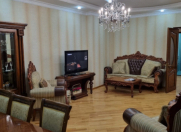 İcarəyə verilir 4 otaqlı 180 m2 yeni tikili Nizami m.