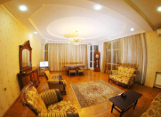 İcarəyə verilir 5 otaqlı 250 m2 yeni tikili 28 Mall