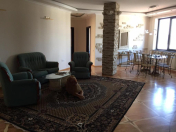 İcarəyə verilir 5 otaqlı 210 m2 yeni tikili Gənclik m.