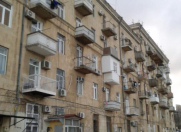 İcarəyə verilir 3 otaqlı 80 m2 köhnə tikili Şah İsmayıl Xətai m.