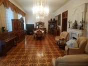 Satılır 5 otaqlı 300 m2 köhnə tikili Sahil m.