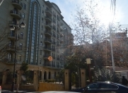 İcarəyə verilir 4 otaqlı 185 m2 yeni tikili Nizami m.