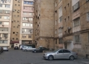 Satılır 2 otaqlı 60 m2 köhnə tikili Elmlər Akademiyası m.