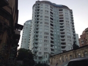 İcarəyə verilir 4 otaqlı 210 m2 yeni tikili Nəsimi r.