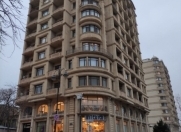 İcarəyə verilir 3 otaqlı 140 m2 yeni tikili Nizami m.